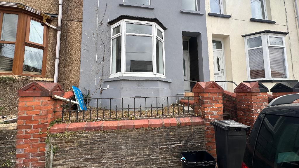 Leigh Terrace, Quakers Yard, Treharris, CF46 5DW