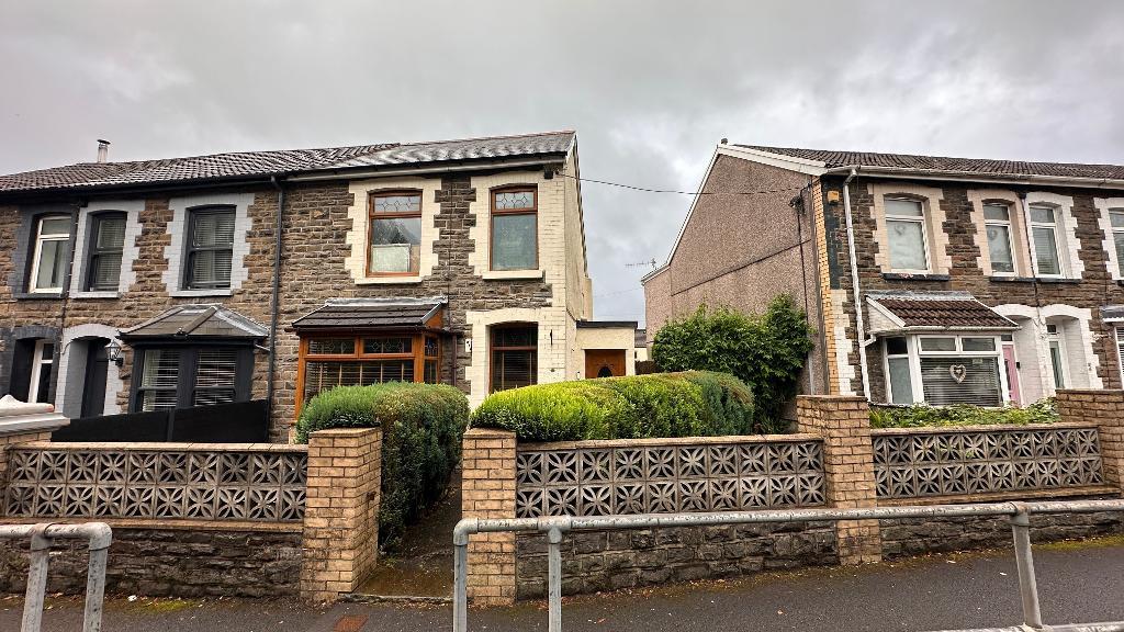 Treharne Terrace, Edwardsville, Treharris, CF46 5PA